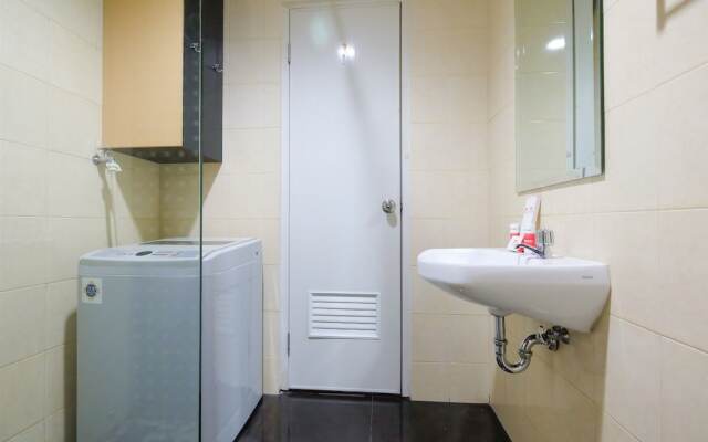 Pool View Cosmo Terrace Apartment at Thamrin City