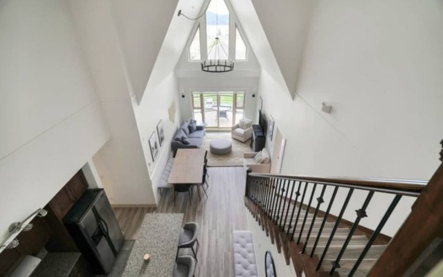 Lakeview Splendor 7BR Penthouse Bliss
