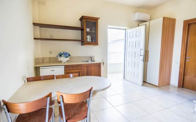 Pela Sofia Studios & Apartments