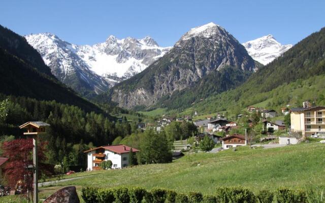 Haus Flua
