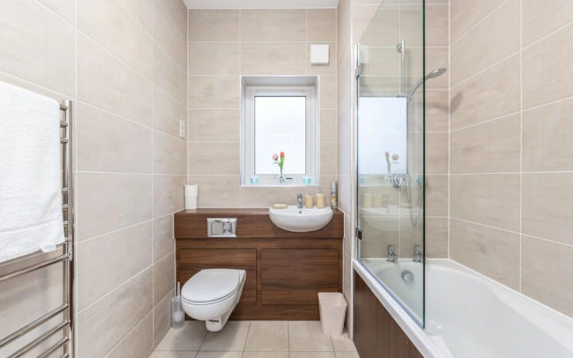 2BR Apt-sleeps 5-accessible-central Dartford