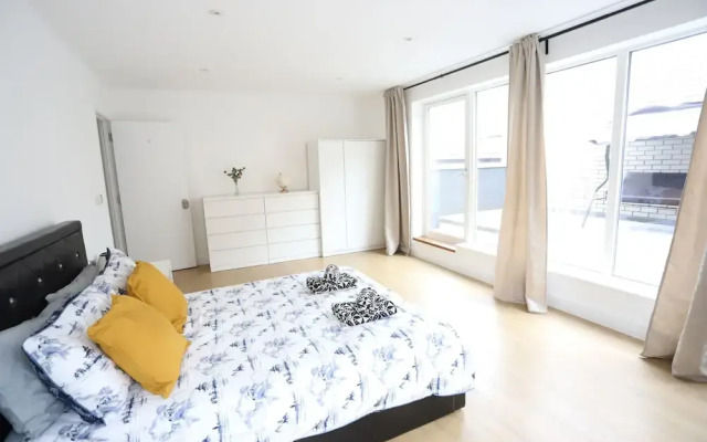Luxury London Apartment With 5 Bedrooms