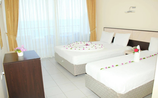 Side Beach Club Hotel