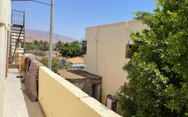 The Mountain View Apartment