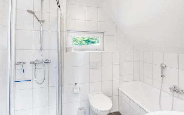 Spacious, Modern Apartment Near the Centre