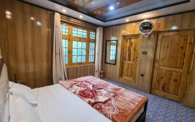 Rus Olive Lodge