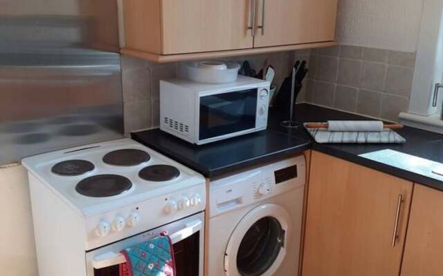 Marina View, Lovely Upper 3 Bedroom Apartment