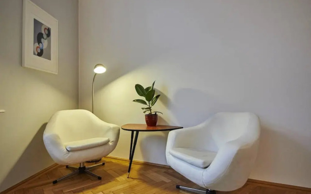 Spacious 1 Bed Basilica Apartment - With Balcony