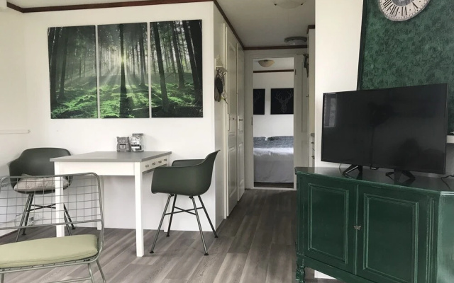 Nicely Furnished Chalet with Oven near Wadden Sea