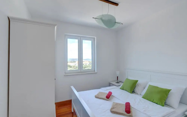 Villa in Murter With Pool