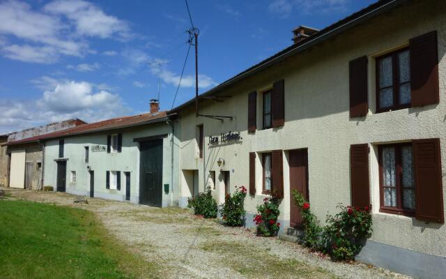 Romantic Holiday Home in Barricourt with Barbecue