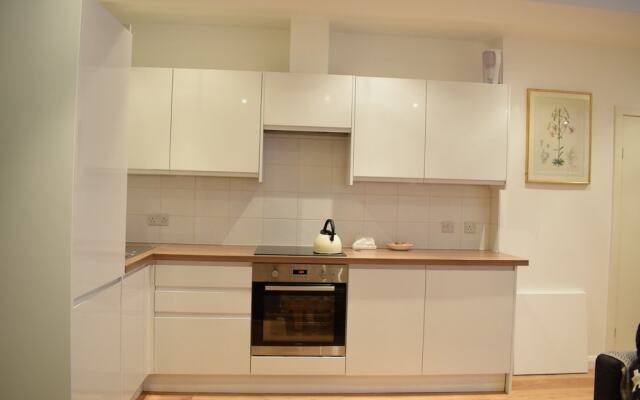 Arty 1 Bedroom Apartment in Camberwell Sleeps 2