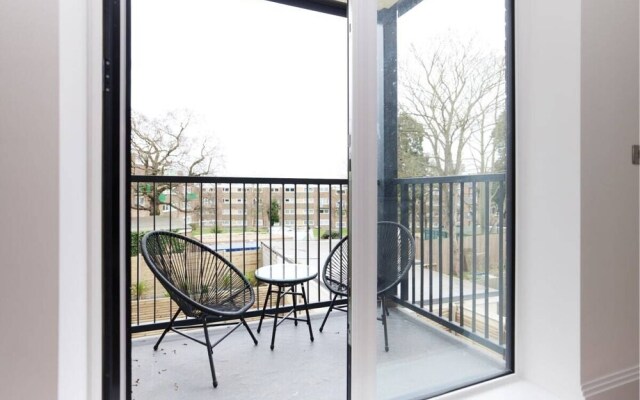 The Wembley Park Wonder - Charming 2bdr Flat With Balcony
