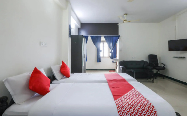 D-qube Hotels by OYO Rooms