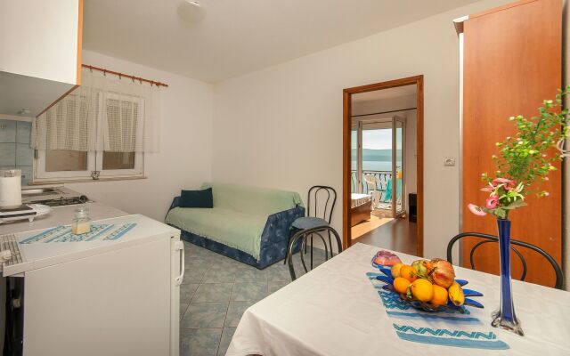 Apartment Franka - beautiful sea view & parking: A4 Stanici, Riviera Omis