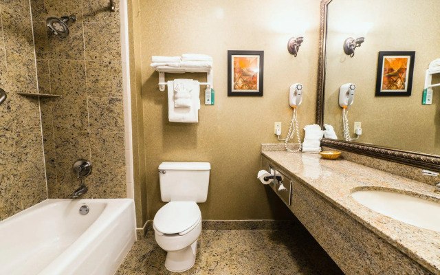 Crowne Plaza Edison by IHG