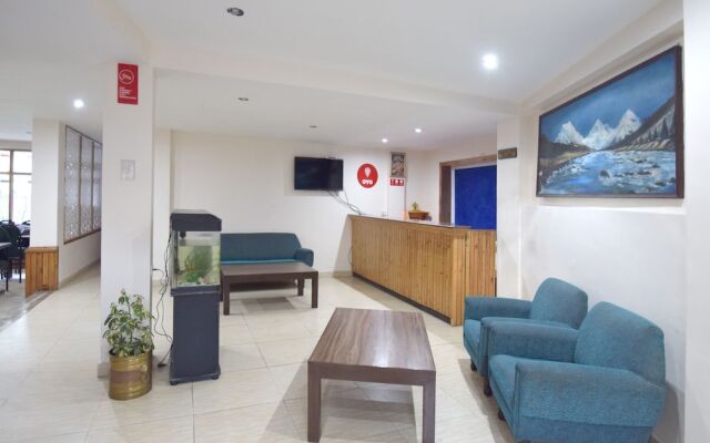 OYO 11552 Hotel Rising Star