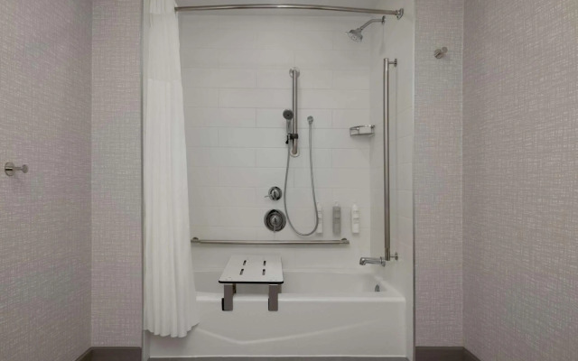Hampton Inn & Suites by Hilton Toronto Downtown