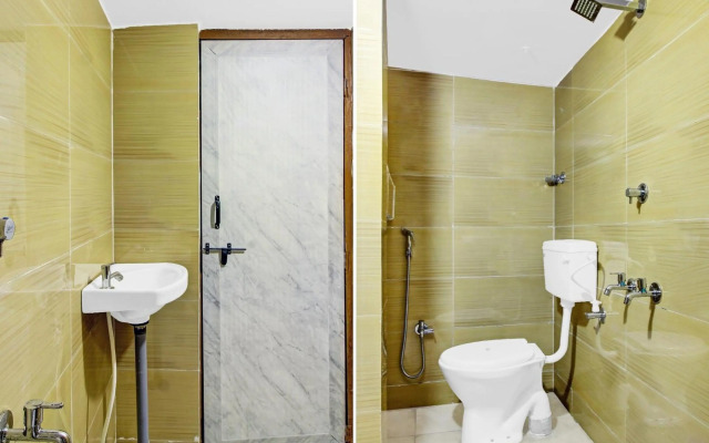 OYO Flagship 70030 Gopika Stay Inn