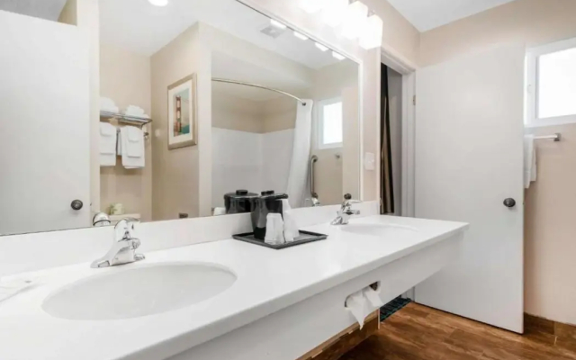 Ramada Bayside Inn & Suites Eureka