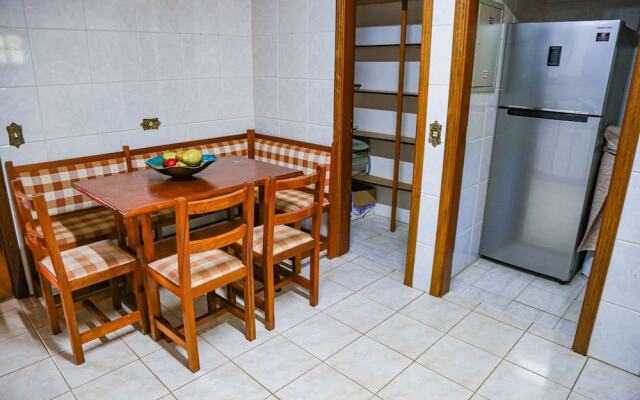 Chalé Belga - 1,2 km do Centro Turístico Capivari