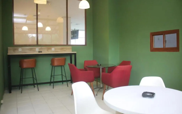 Urban Express HomTel Serpong