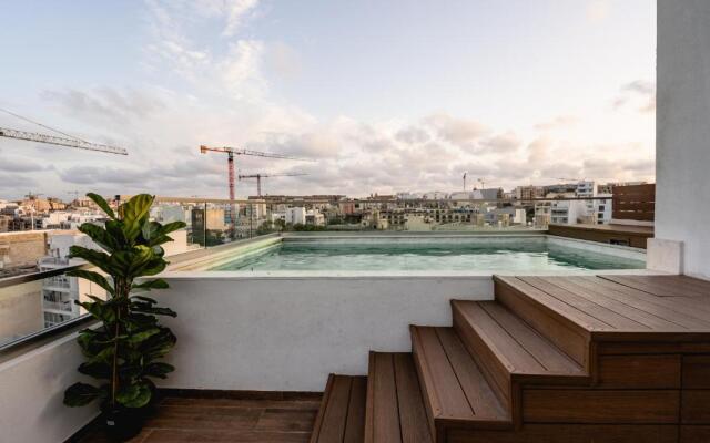 Luxurious Penthouse with Private POOL, WIFI & AC by 360 Estates