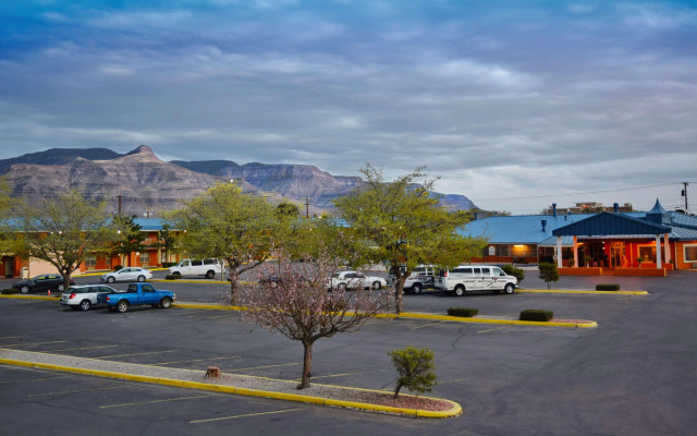 The Classic Desert Aire Hotel