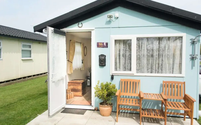 Host Stay Two Hoots Chalet
