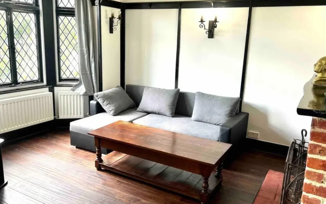 Sleeps 8 Thamefront Gem w/ Petsok, Free Parking