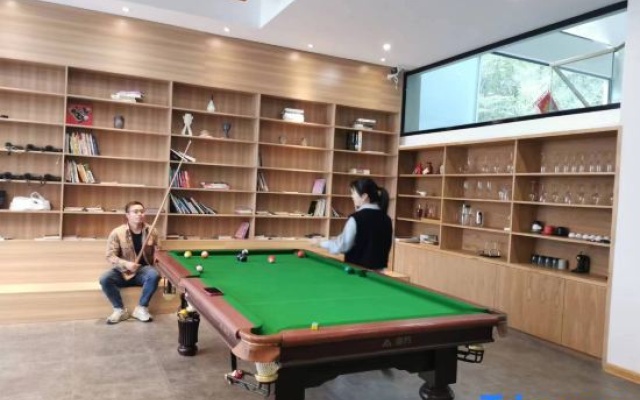 Avatar Mountain Resort—5mins to park gate | Swimming Pool | Free Station Pick-up | Western Cuisine – Entertainment – Zhangjiajie