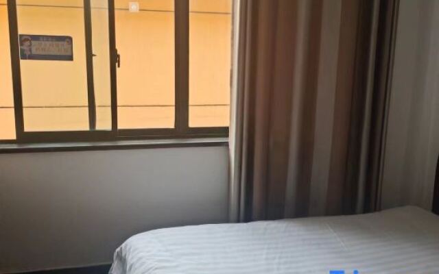 Yapeng Hotel (Shanghai Nanxiang Subway Station)