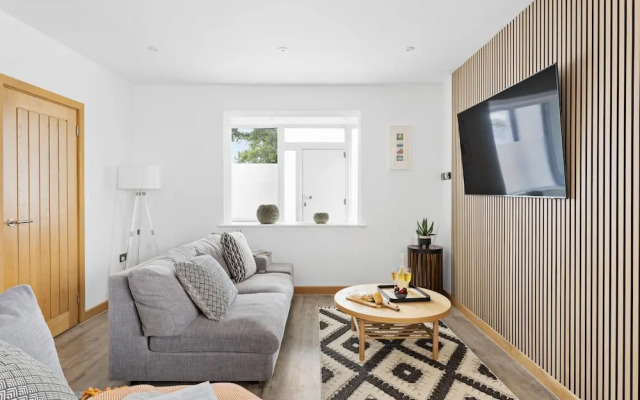 Greenacre - Close to Beaches With Hydropool spa