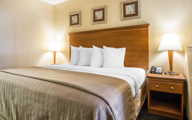 Hibiscus Inn & Suites