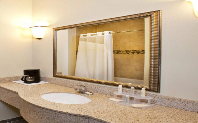 Holiday Inn Express Waterloo-Cedar Falls