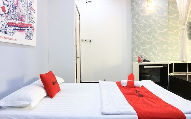 RedDoorz near Gia Dinh Church