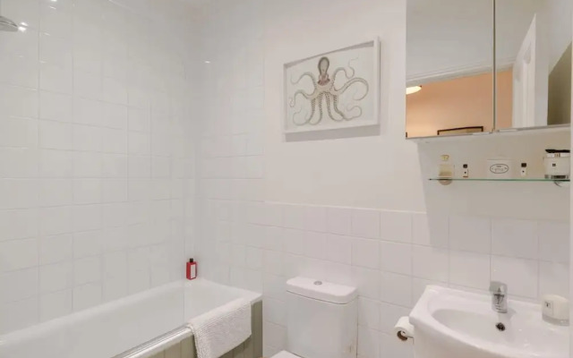 Traditional 2 Bed Apartment, Notting Hill