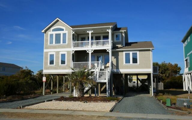 Turtle Nest West 4 Bedroom Home by RedAwning