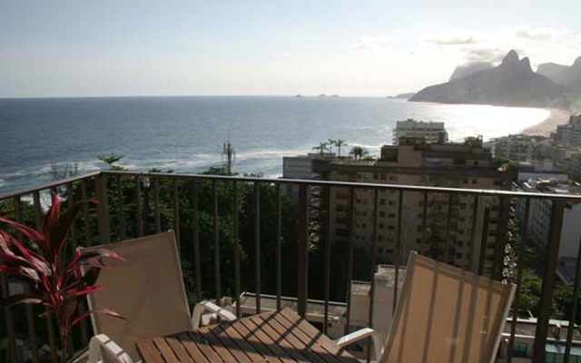 Stunning View 2 Bdrm Apartment Arpoador