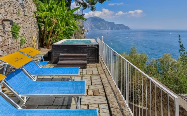 Luxury Room With sea View in Amalfi ID 3928