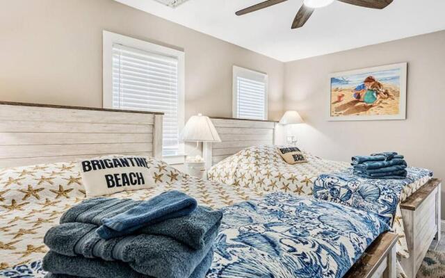Close to AC Steps to Beach Parking