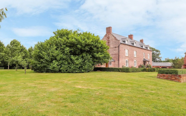 Rhandregynwen Hall