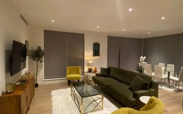 Marvelous 3 Bed Penthouse in Kewbridge