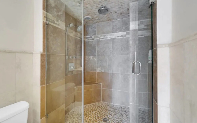 4 BDRM Garage Parking Patio Society Hill