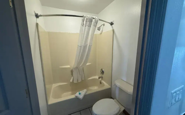 Brentwood Inn & Suites