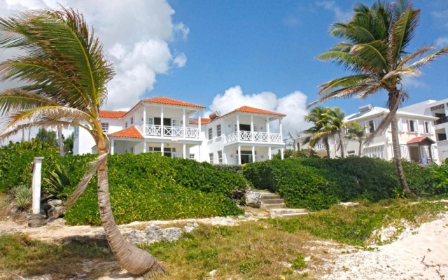 This is a Beachfront 3 Bedroom, 3 Bathroom Villa, Family-friendly Activities — фото 4