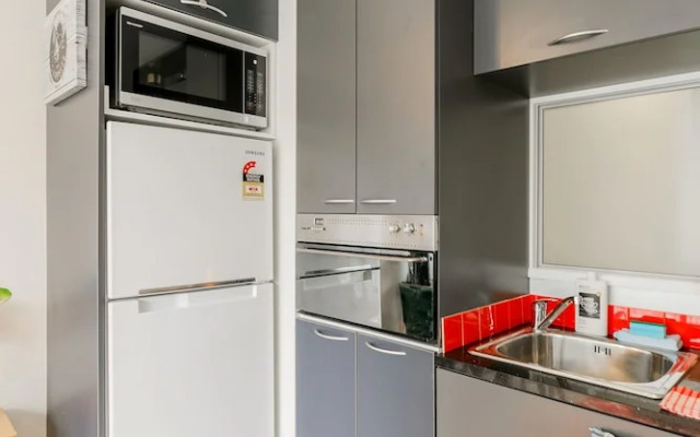 A Comfy Spot Adjacent to Sky Tower 12C