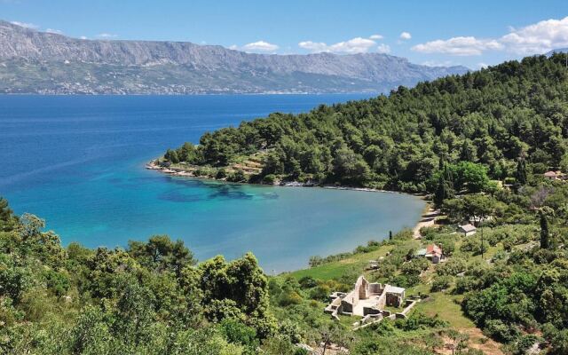 Beautiful Home in Pucisca With 3 Bedrooms and Wifi