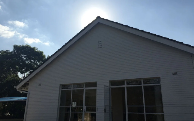2 Bedroom Executive & Holiday Suburban Home