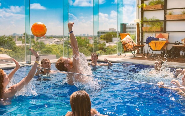 Nomads Hotel & Rooftop Pool